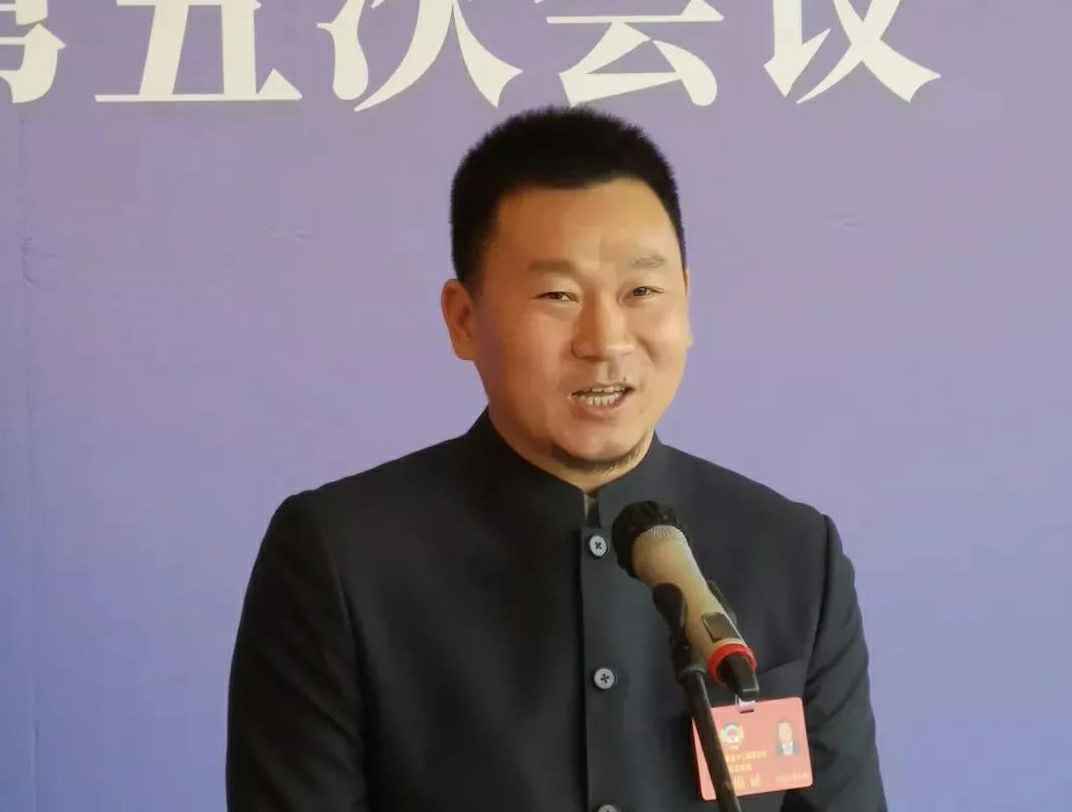 202204221343.jpg 为进一步展示市政协团结、民主、开放、自信的形象,向市民和网友展示政协委员的履职风采,中山市政协十二届五次会议在2月4日上午开幕前开设“委员通道”,市政协委员、博亚app官网登录入口-博亚(中国)公司总经理陈朝阳走进“委员通道”,回应社会关切的问题。他就如何做好城市应急管理规划的问题进行发言,并回答记者提问。.jpg